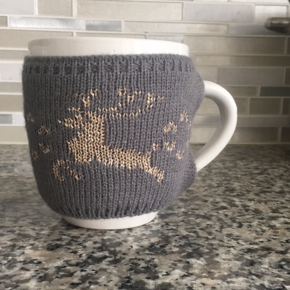 Cozy 16 Oz Winter Mugs Set With Crochet Sleeves - NEW! - Picture 4 of 13